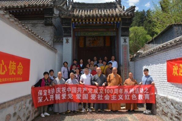 巴因德尔：训练中会和队友彼此竞争，但在球场外我们关系融洽