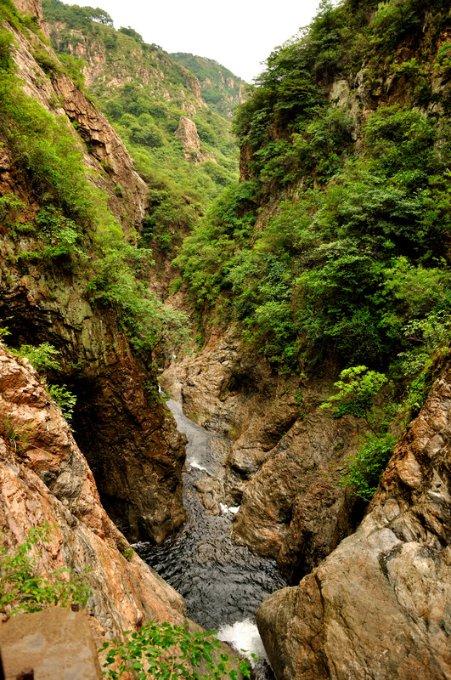 （新春走基层）内蒙古草原牧民寒冬冰上比拼阿日嘎