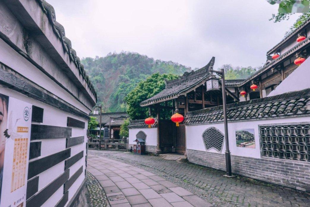 用心谋划产业发展 实干助推乡村振兴 ——记齐鲁银行派驻石胡同村第一书记李亚林